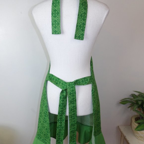 St Patrick's Day Apron...Irish Celtic Fabric / NWOT - Picture 8 of 10